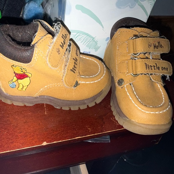 Vintage Winnie the Pooh baby boots! - Picture 1 of 1